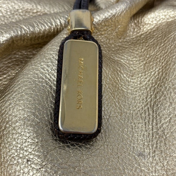MICHAEL KORS hobo wide metal gold bag in a half circle with firm brown handle - Picture 3 of 12